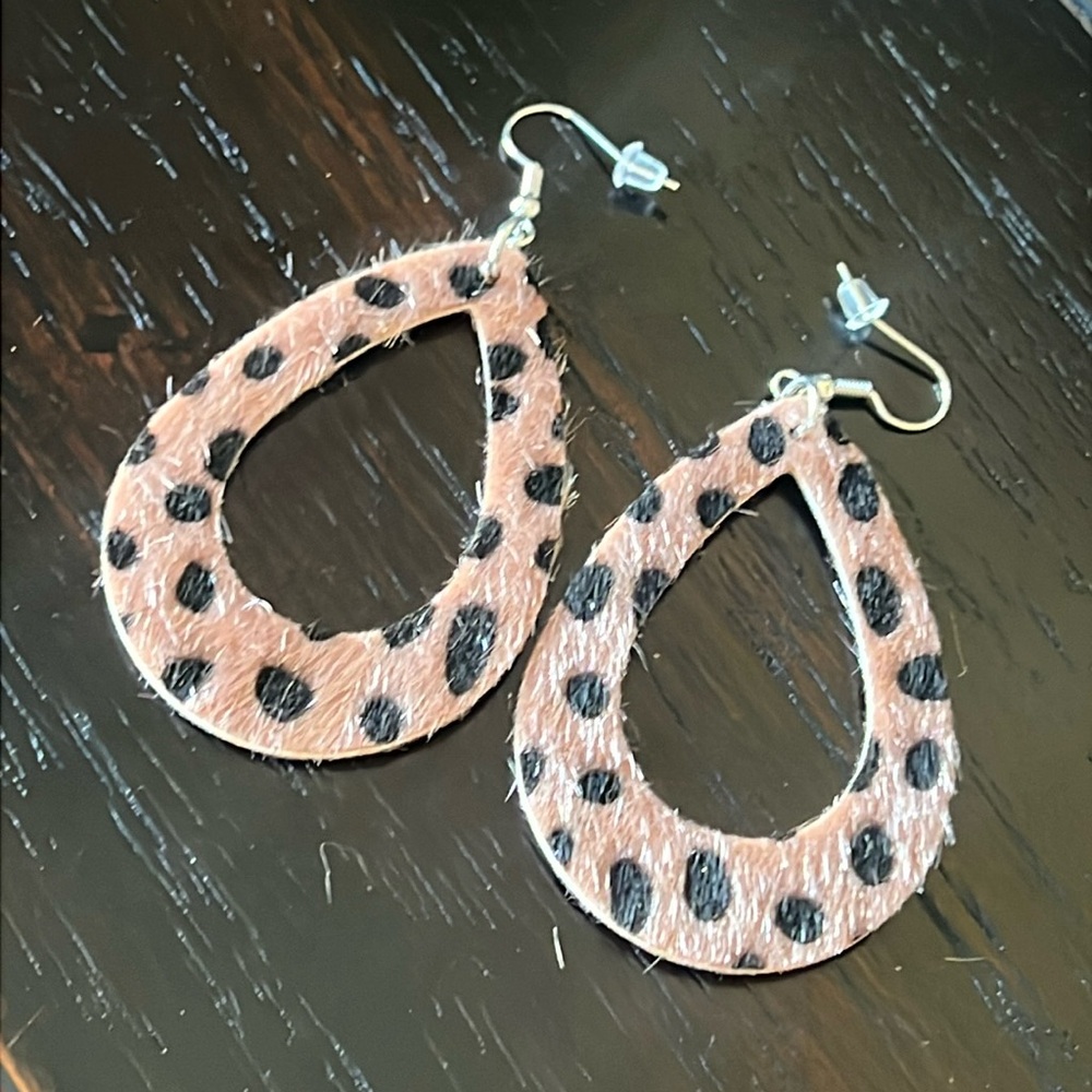 faux pony hair cheetah print earrings-NWT